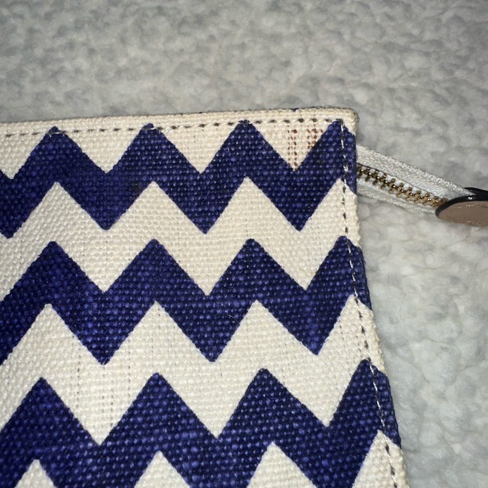 Kate Spade chevron clutch - Picture 5 of 6